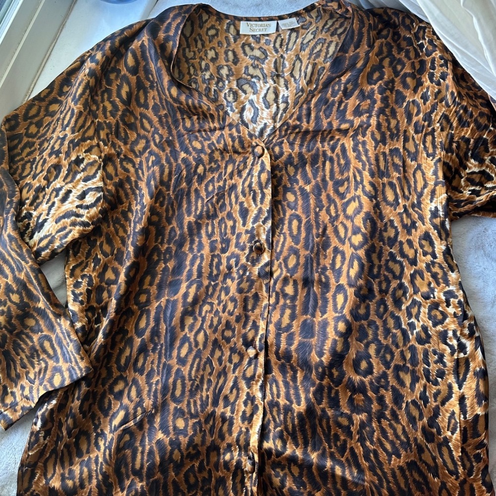 Sexy 80's Silk Leopard Print Grown